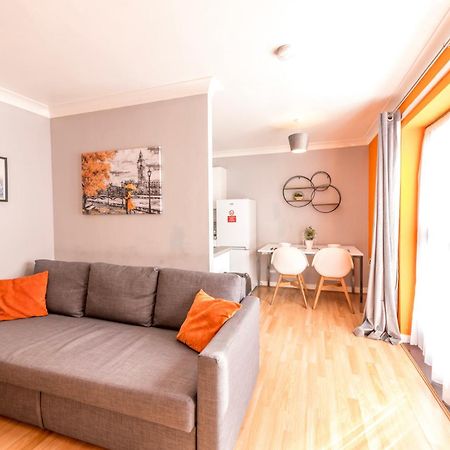 Prime Location - Modern City Apartment! Bristol Buitenkant foto